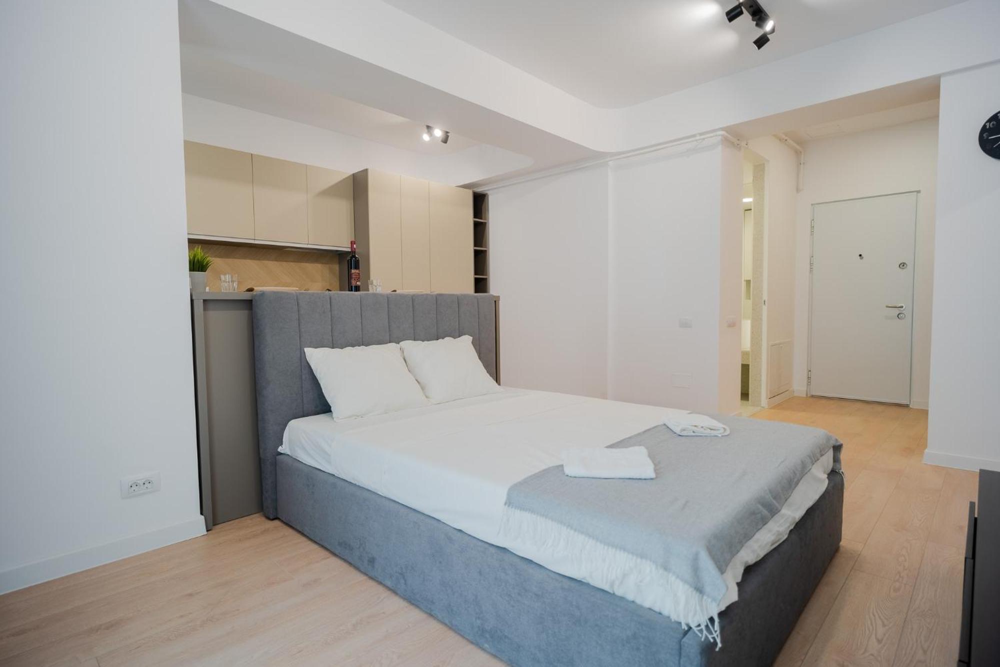 Amazing View Apartments - Iuliu Maniu & Politehnica Park Bukarest Exteriör bild