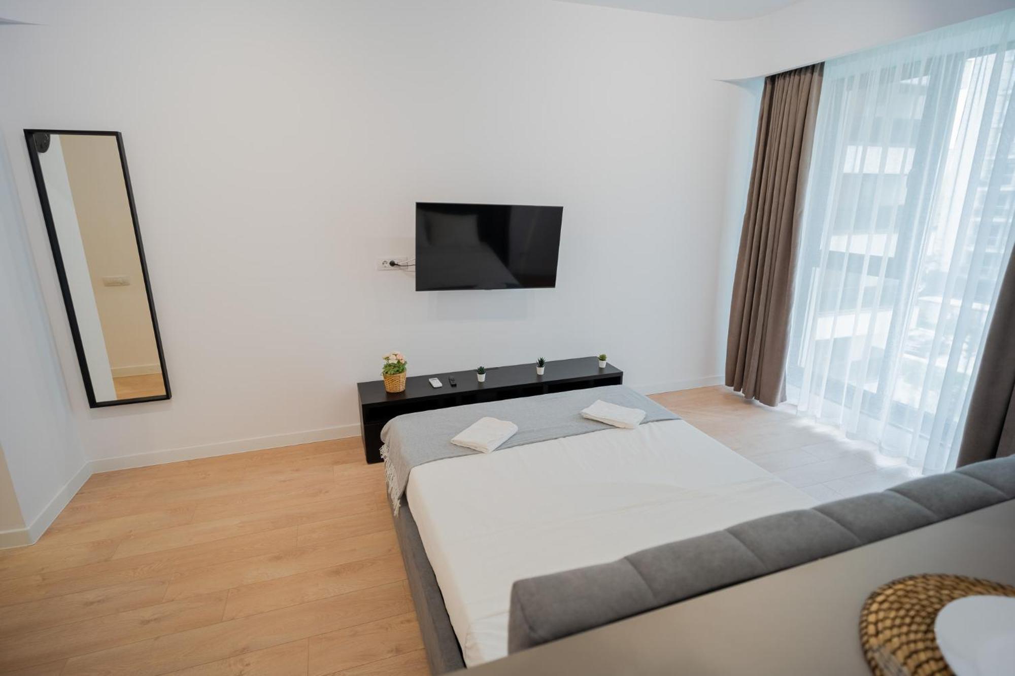 Amazing View Apartments - Iuliu Maniu & Politehnica Park Bukarest Exteriör bild