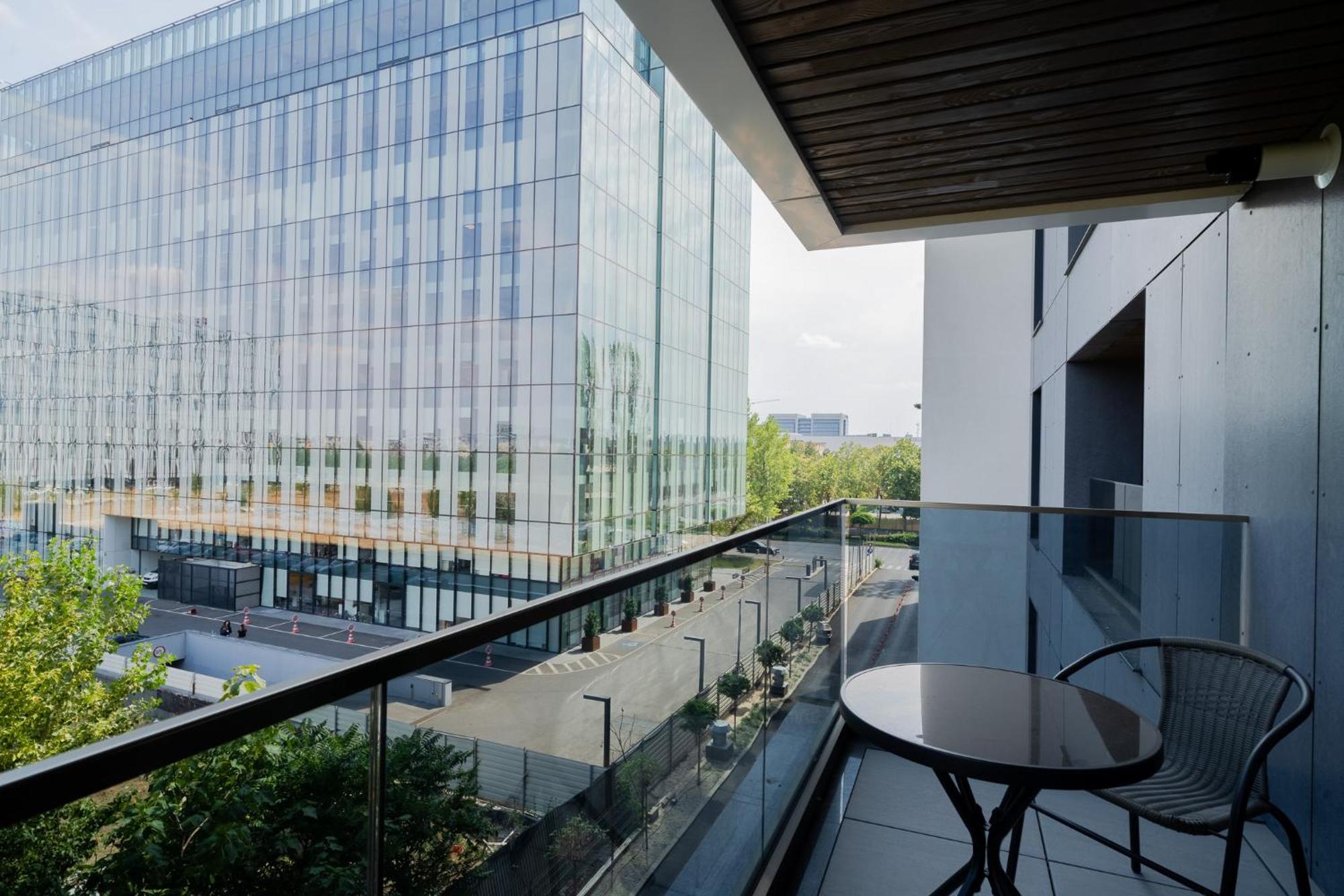Amazing View Apartments - Iuliu Maniu & Politehnica Park Bukarest Exteriör bild