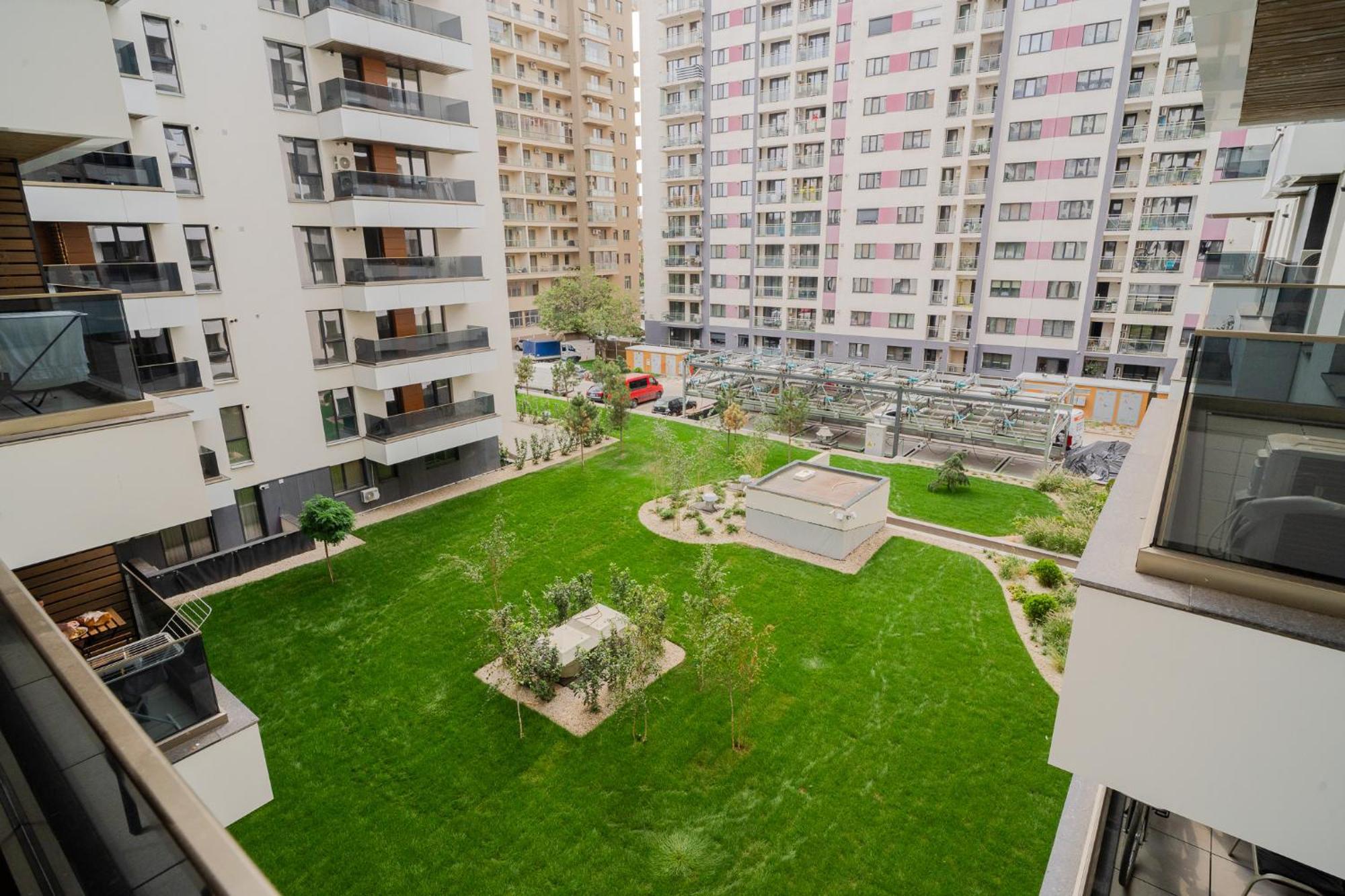 Amazing View Apartments - Iuliu Maniu & Politehnica Park Bukarest Exteriör bild