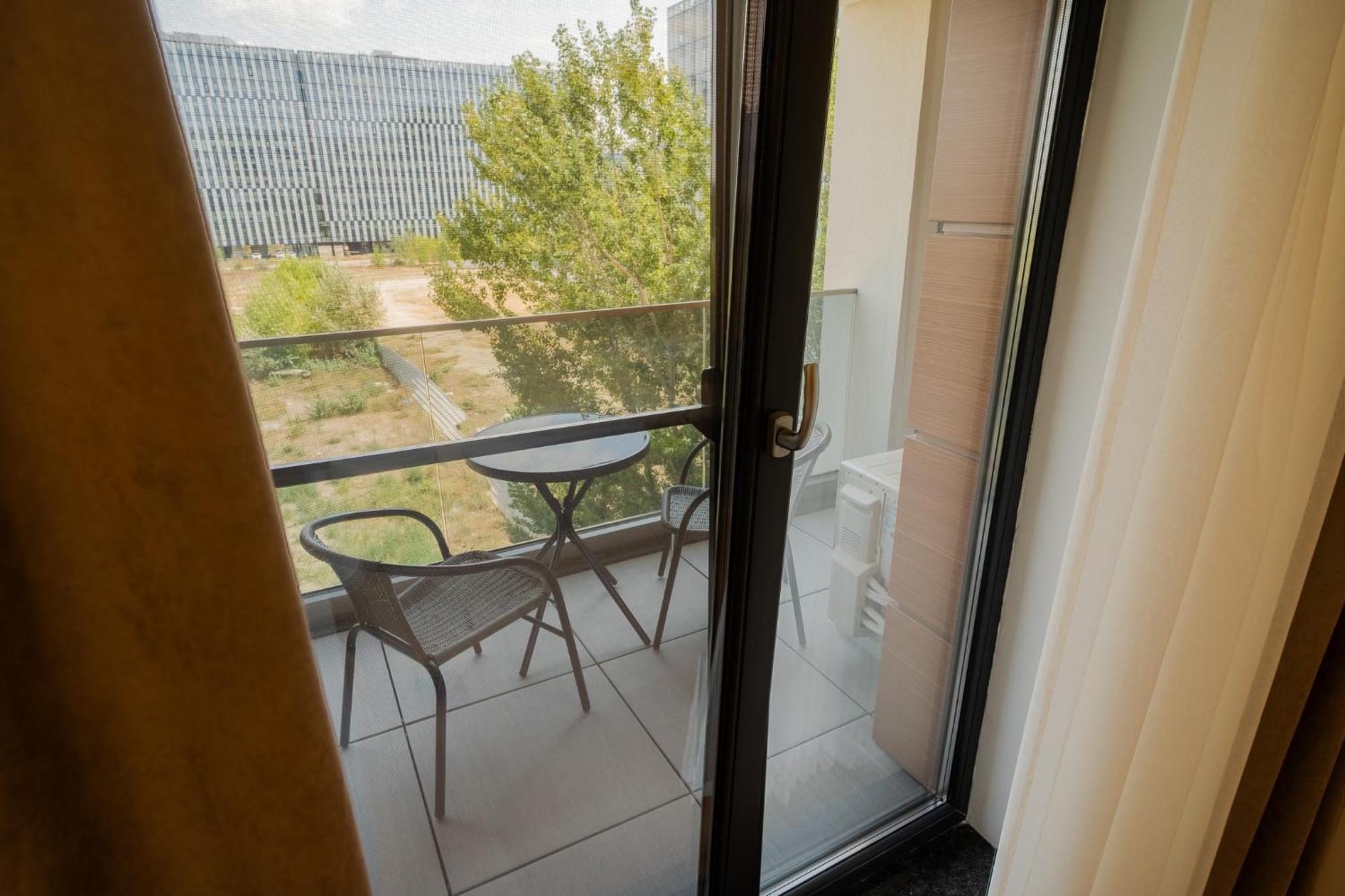 Amazing View Apartments - Iuliu Maniu & Politehnica Park Bukarest Exteriör bild