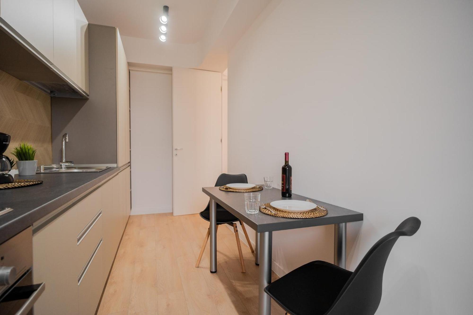 Amazing View Apartments - Iuliu Maniu & Politehnica Park Bukarest Exteriör bild